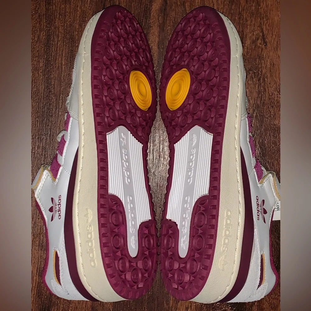 Adidas size 10 Forum 84 low